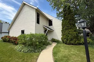 661 Mitchell Ct, Gurnee, IL 60031 - Photo 2