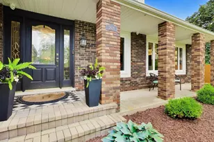 2605 Arlingdale Dr, Palatine, IL 60067 - Photo 2
