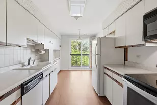 501 Lake Hinsdale Dr, Willowbrook, IL 60527 - Photo 8