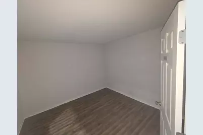 542 Washington Street #B, Woodstock, IL 60098 - Photo 4