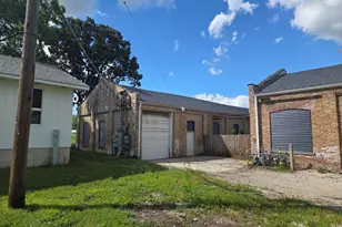 542 Washington St, Woodstock, IL 60098 - Photo 1