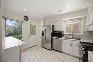 1142 Brighton Pl, Glen Ellyn, IL 60137 - Photo 10