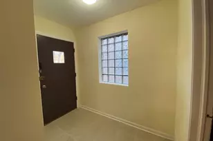 6078 N Troy St, Chicago, IL 60659 - Photo 2