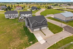 401 Jenny Ln, Heyworth, IL 61745 - Photo 2