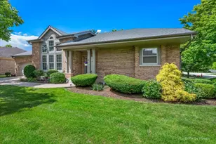 303 Torrington Dr, Bloomingdale, IL 60108 - Photo 2