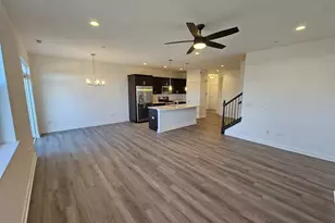 334 N Masters Dr, Addison, IL 60101 - Photo 2