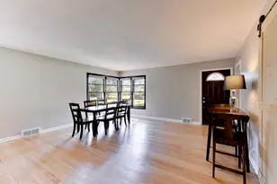 479 N Elm Ave, Elmhurst, IL 60126 - Photo 8