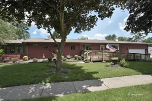 614 N Lillian St, McHenry, IL 60050 - Photo 1
