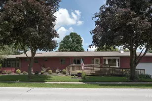 614 N Lillian St, McHenry, IL 60050 - Photo 2