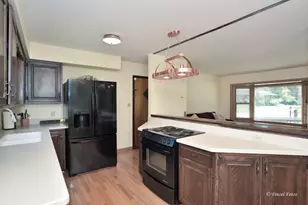 614 N Lillian St, McHenry, IL 60050 - Photo 6