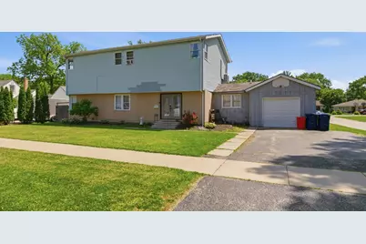 11325 S Oak Park Avenue, Worth, IL 60482 - Photo 2