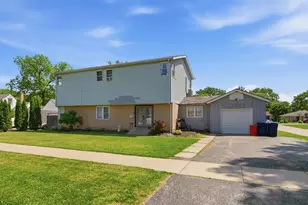 11325 S Oak Park Ave, Worth, IL 60482 - Photo 2