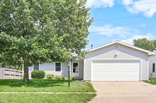 2318 Osage Dr, Champaign, IL 61821 - Photo 2