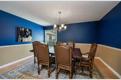588 Williamsburg Road, Glen Ellyn, IL 60137 - Photo 12