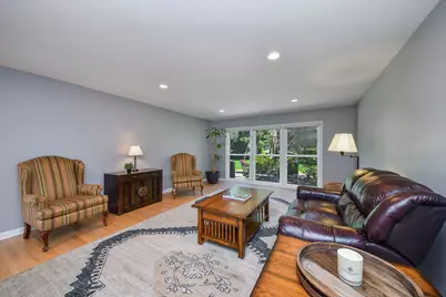 588 Williamsburg Road, Glen Ellyn, IL 60137 - Photo 10