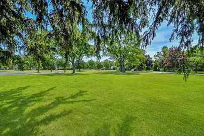 588 Williamsburg Road, Glen Ellyn, IL 60137 - Photo 44