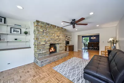 588 Williamsburg Road, Glen Ellyn, IL 60137 - Photo 14