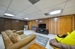 588 Williamsburg Rd, Glen Ellyn, IL 60137 - Photo 38