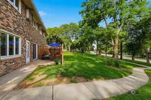 1905 Rosewood Ct, Darien, IL 60561 - Photo 2