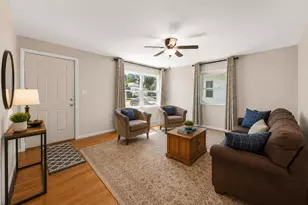 913 N 15th St, Dekalb, IL 60115 - Photo 8