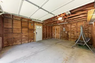 913 N 15th St, Dekalb, IL 60115 - Photo 24