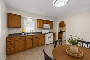 913 N 15th St, Dekalb, IL 60115 - Photo 10