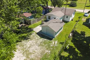 913 N 15th St, Dekalb, IL 60115 - Photo 2