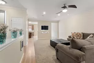 106 Creekbend Ct, Mount Prospect, IL 60056 - Photo 2