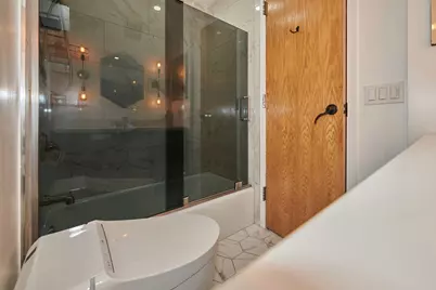 7061 N Kedzie Avenue #913, Chicago, IL 60645 - Photo 16