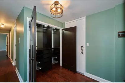 7061 N Kedzie Avenue #913, Chicago, IL 60645 - Photo 4