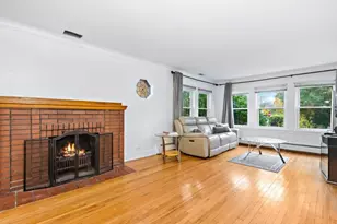 979 Vine St, Winnetka, IL 60093 - Photo 2