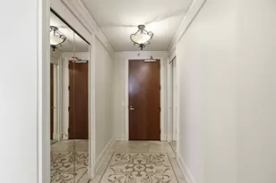 201 N Westshore Dr, Chicago, IL 60601 - Photo 2