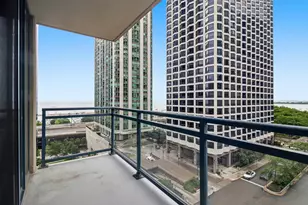 201 N Westshore Dr, Chicago, IL 60601 - Photo 26