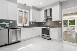 2247 W Estes Ave, Chicago, IL 60645 - Photo 8