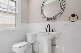 2247 W Estes Ave, Chicago, IL 60645 - Photo 10