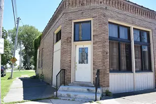 104 E North St, Creston, IL 60113 - Photo 1