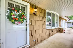 823 Greenwood Ave, Carpentersville, IL 60110 - Photo 2