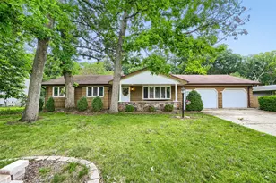 823 Greenwood Ave, Carpentersville, IL 60110 - Photo 1