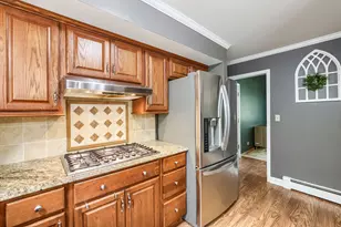 823 Greenwood Ave, Carpentersville, IL 60110 - Photo 10