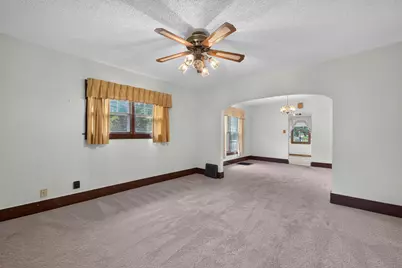 803 N 9th Street, Dekalb, IL 60115 - Photo 4