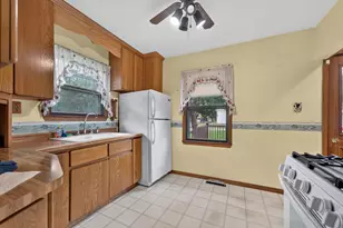 803 N 9th St, Dekalb, IL 60115 - Photo 8