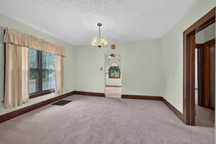 803 N 9th St, Dekalb, IL 60115 - Photo 6
