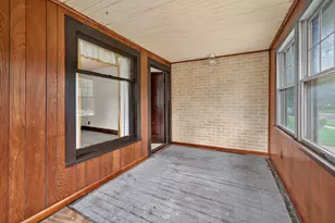 803 N 9th St, Dekalb, IL 60115 - Photo 2