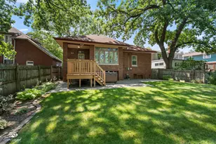 9237 S Longwood Dr, Chicago, IL 60643 - Photo 2