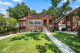 9237 S Longwood Dr, Chicago, IL 60643 - Photo 1