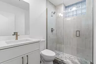 2044 W Superior St, Chicago, IL 60612 - Photo 32