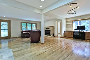 9425 Byrne Dr, Fox River Grove, IL 60021 - Photo 8