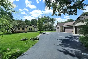 9425 Byrne Dr, Fox River Grove, IL 60021 - Photo 2