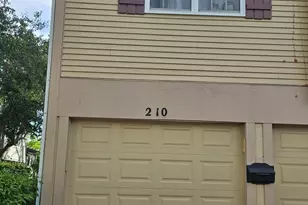 210 Redwood Ct, Vernon Hills, IL 60061 - Photo 2