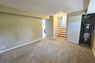 210 Redwood Ct, Vernon Hills, IL 60061 - Photo 22